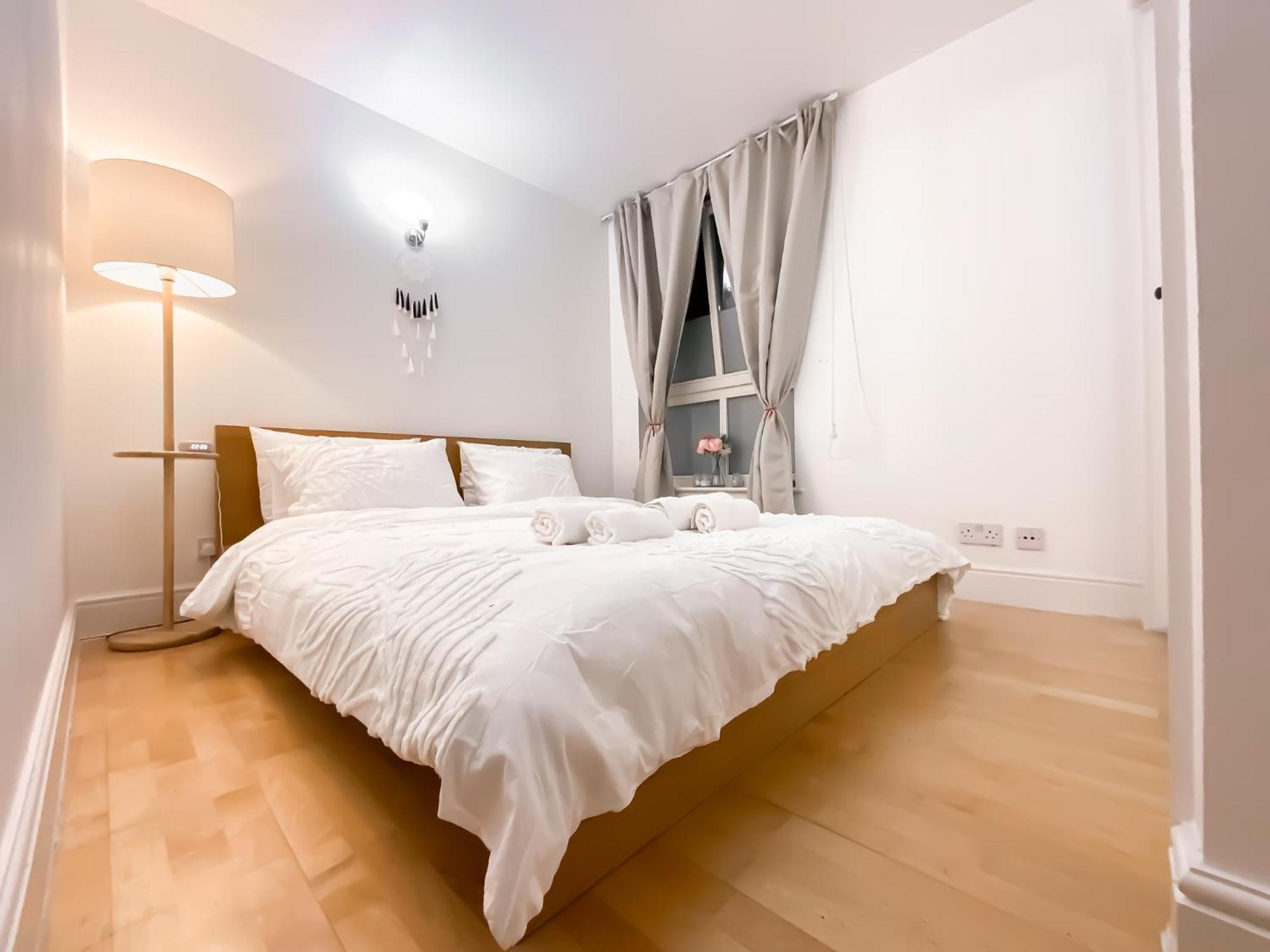 Lovely 1 Bedroom With Hottub, Sauna, Gym Londra
